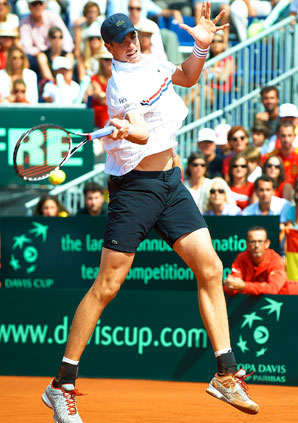 John Isner lost his match to David Ferrer in four sets as Spain beat the U.S. in the semi-finals 3-1.